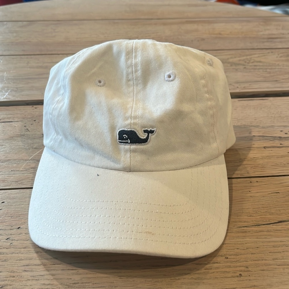White vineyard vines ball cap